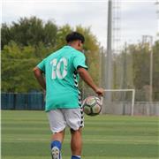 Jugador de fútbol, que sabe mucho del ámbito, puedo dar clases desde niños de 5-6 años hasta 14 o 15 años